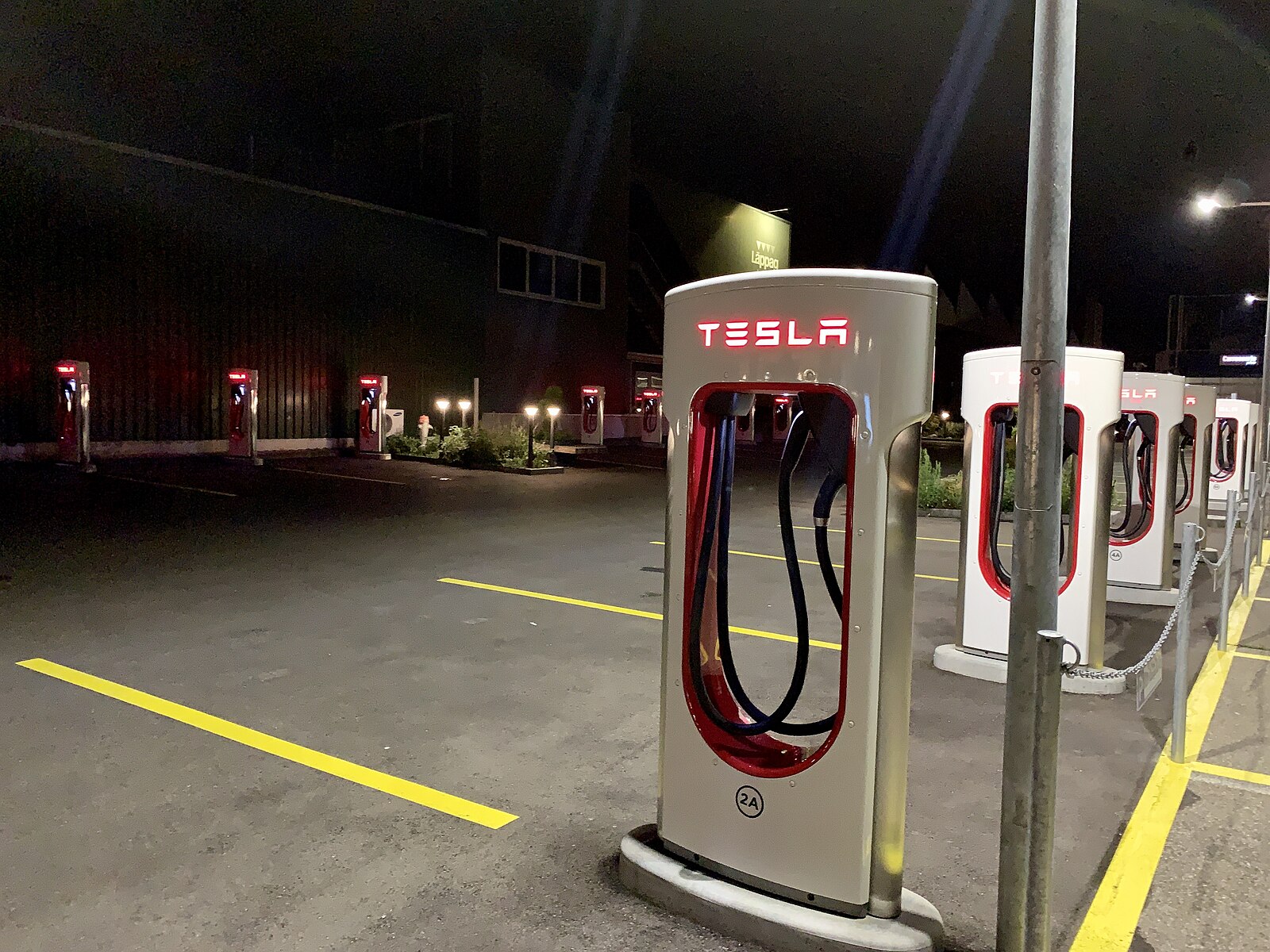 What Vehicles Can Use Tesla Superchargers